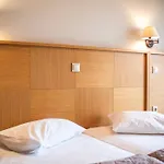 Otel Evia & 3*