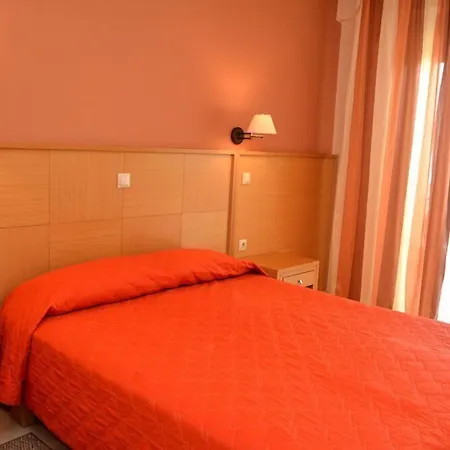Evia & 3*