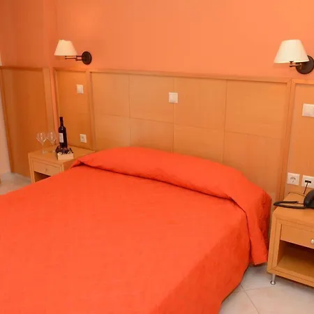 Evia & 3*