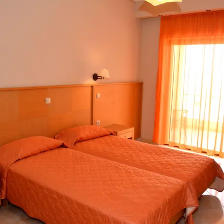 Evia & 3*