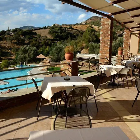 Hotel Evia & 3*